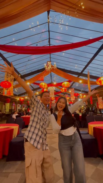 Masih cari bukber yang beda dari biasanya di Solo? 🏮✨

Di Harmoni Ramadhan – Lantern Village, kamu nggak cuma buka puasa. Kamu masuk ke suasana outdoor poolside dengan vibes yang berasa kayak lagi di Shanghai. Fresh dan estetik

Dan tenang, nggak takut hujan. Ada tenda transparan, jadi moment tetap jalan tanpa ganggu suasana.
Cuma ada di Adhiwangsa Hotel & Convention Solo.🌙

#adhiwangsahotelsolo #thehiddenbeauty #hotelsolo #bukbersolo #iftar