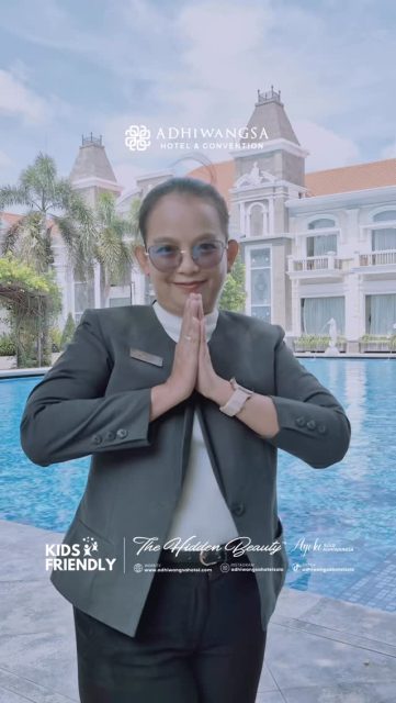 Pelayanan terbaik, dari hati yang tulus menyambut setiap langkah Anda menuju kenyamanan menginap di hotel kami.
Satu senyum, seribu kesan. 😊
#TeamHospitality #WarmWelcome #WarmGreeting #AdhiwangsaHotelSolo #kidsfrendlyhotel